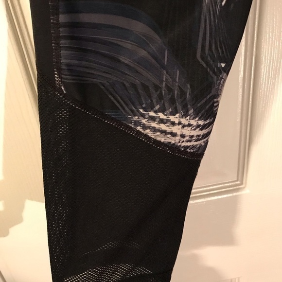 NIKE Dri- Fit leggings. Women’s size small. - Picture 5 of 6